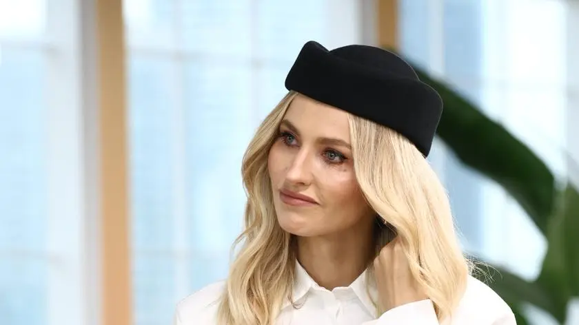 Modelka w koszuli