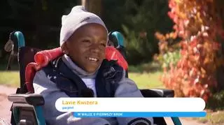 11-latek z Afryki nigdy nie stanął na własnych nogach. Dzięki polskim lekarzom ma na to szansę