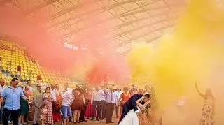 Wyjątkowy ślub na stadionie żużlowym. Sam Tai Woffinden złożył im życzenia 