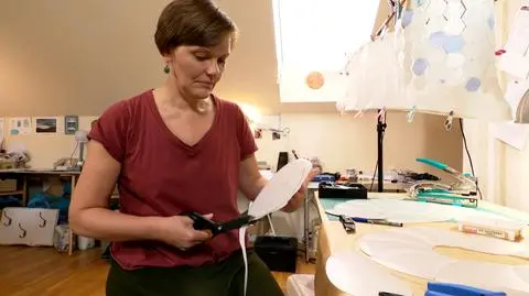 Oryginalne lampy z włóczki i z recyklingu. "Daję ludziom piękno, wyżywam się twórczo"
