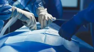 Przez lata nosiła w piersi 10-kilogramowy guz. Była "sparaliżowana strachem" przed operacją