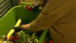 Ratują jedzenia ze śmietnika. 