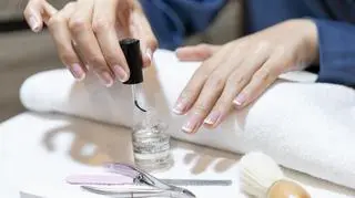 Jak przechowywać lakier do paznokci? Te podstawowe triki przedłużą jego trwałość