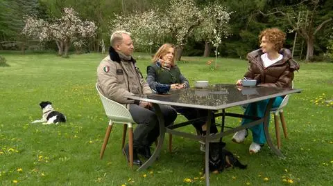 Wiejskie życie i zielony ogród państwa Stuhrów. "Nie mamy borówek, bo Maciej wszystkie skosił"