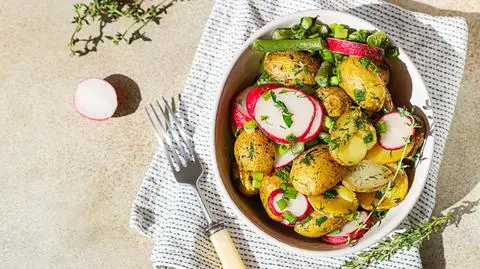 Sałatka z gniecionych ziemniaków hitem TikToka i Instagrama