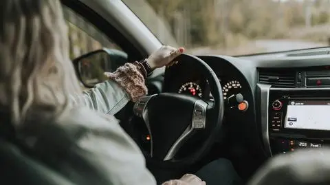 23-latka wjechała w ścianę domu. Kobieta była pijana