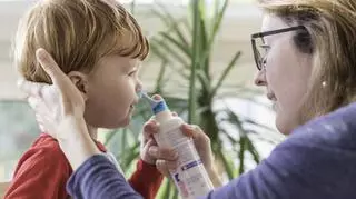 Sól morska do nosa dla dzieci i dorosłych. Jak działa i kiedy warto ją stosować?