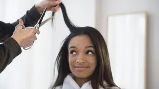 Butterfly haircut, czyli oryginalna fryzura dla miłośniczek długich włosów. Komu będzie pasować?