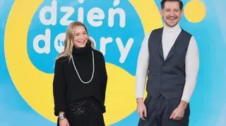 Mała czarna w nowym wydaniu. Jak odświeżyć starą sukienkę? "To podkreśla kobiecość"