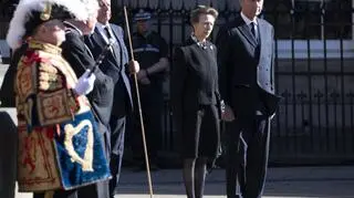Księżniczka Anna z mężem przed katedrą św. Idziego