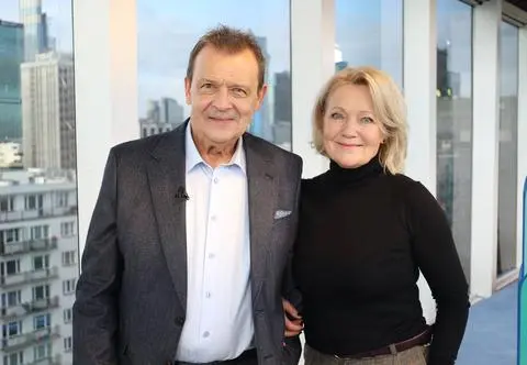 Maria Pakulnis i Jan Frycz w komedii "Na twoim miejscu". Jak wspominają pracę na planie? 