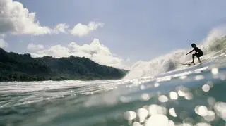 Surfing dla początkujących. Jak zacząć uprawiać ten sport?