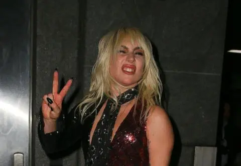 Fani zastanawiali się, czy Lady Gaga jest w ciąży. Piosenkarka odpowiedziała