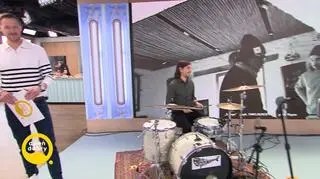 Smolik//Kev Fox w piosence “5 Days” 