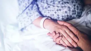 Kobieta zmarła po porodzie domowym. Młoda mama miała zaledwie 30 lat