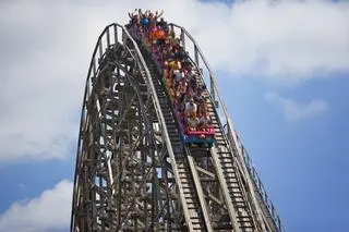 Rollercoaster – atrakcja dla odważnych
