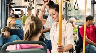 Znalazła sposób, by ludzie zawsze ustępowali jej miejsca w komunikacji miejskiej. "Nawet się nie orientują"