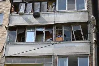 Budynek po uderzeniu rakietowym w Dnieprze