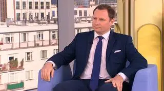 Kwitnie handel fałszywymi dokumentami. Kto podlega karze - sprzedawca, pośrednik czy kupiec?