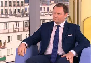 Kwitnie handel fałszywymi dokumentami. Kto podlega karze - sprzedawca, pośrednik czy kupiec?