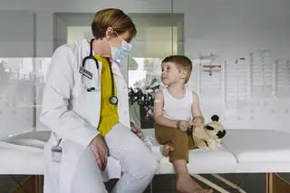Dziecko podczas wizyty u lekarza