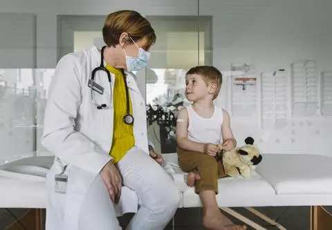 Pluszowy miś z przeszczepionym sercem przypomina o transplantologii u dzieci