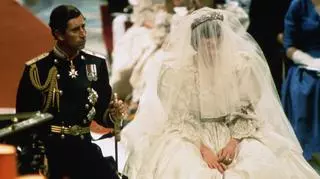 Zapasowa suknia ślubna księżnej Diany. Co się z nią stało?