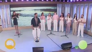 Staszek z Gór i Sound’n’Grace w utworze “Tu mój dom” 