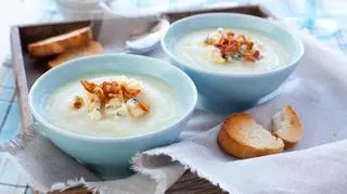 Zupa cebulowa z grzankami i serem pleśniowym - przepis Piotra Kucharskiego