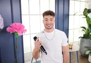 Edziu rapuje dla pań. Muzyczny Dzień Kobiet w DDTVN