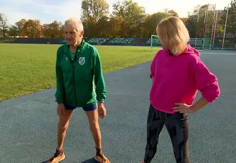 Ma 93 lata i biega w maratonach. Jak zaczęła się jego przygoda z tym sportem?  