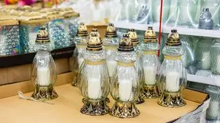 Ile zapłacimy w tym roku za znicze na Wszystkich Świętych?