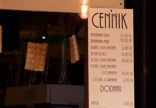 "OszczędzaMY": Gdzie i co jeść, by nie zbankrutować podczas rodzinnego wyjazdu?