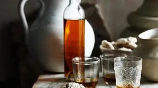 Amaretto – jak i z czym pić włoski likier migdałowy? Przepis na wersję domową