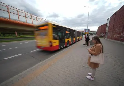 Przegapiła przystanek. Zdążyła powiedzieć mamie, że wysiądzie na kolejnym. Zginęła na przejściu