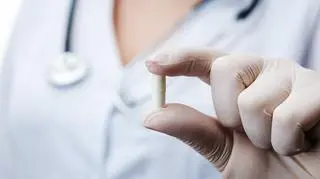 Nadchodzą tabletki na COVID-19? Tak mają działać doustne szczepionki