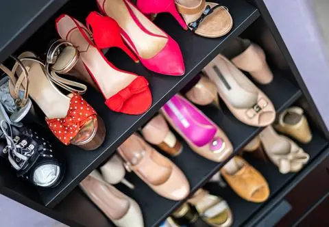 Jaki organizer na buty wybrać? Wiszący, stojący czy systemowy?