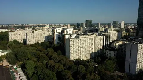 Wyjątkowe miejsce w Warszawie. Kto mieszka w blokach na Osiedlu za Żelazną Bramą?