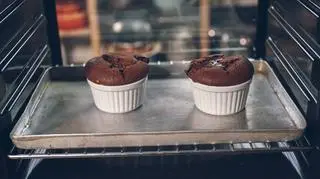 Suflet czekoladowy – przepis podstawowy oraz przepis z dodatkami