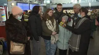 Uciekł przed wojną w Ukrainie i został wolontariuszem na Dworcu Centralnym. "Robię to, co mogę"