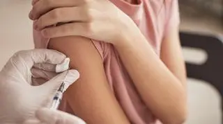Kleszcze atakują. Pediatra obala mit na temat szczepionki