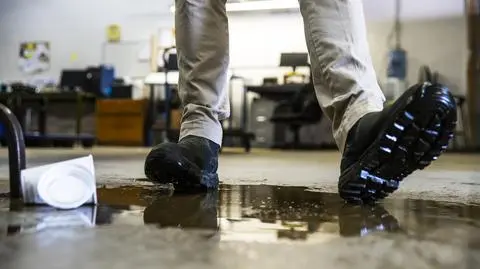 Co to jest wypadek w pracy? Przesłanki i procedura uzyskania odszkodowania przez pracownika