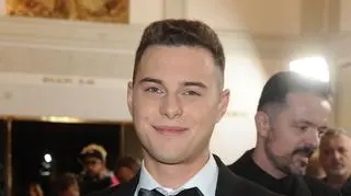 Adam Zdrójkowski na spacerze z tajemniczą blondynką. Jej komentarz mówi wiele...