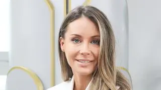 Małgorzata Rozenek w klasycznym, białym total looku. Jak go odtworzyć? 