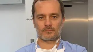 Chirurg ratuje dzieci z rozszczepem warg. "Nie jest lekarzem, a aniołem"