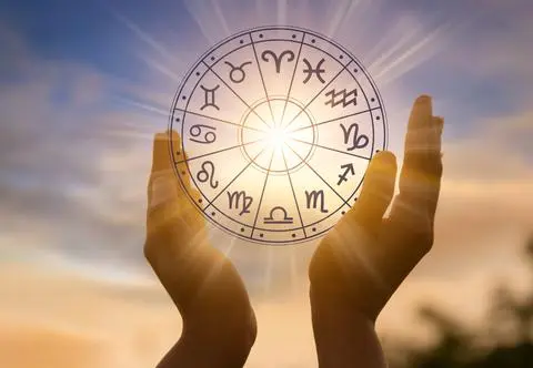 Horoskop na piątek. Jeden ze znaków musi się nastawić na niemiłe doświadczenia