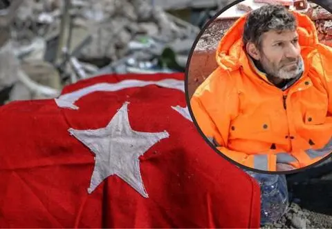 Zrobił zdjęcie ojcu, który trzymał dłoń martwej córki: "To jest ból nie do zniesienia"