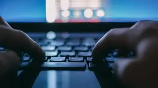 Duży bank ostrzega przed oszustami. "Wykorzystują wizerunek znanych celebrytów"