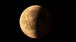 Zaćmienie Księżyca wzmocnione siłą Marsa i Jowisza. Czas na zadbanie o stan portfela