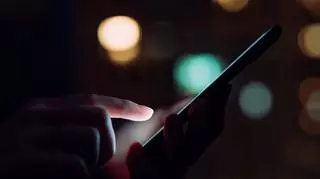 smartfon w dłoni